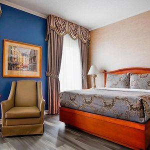 Classic Queen Room